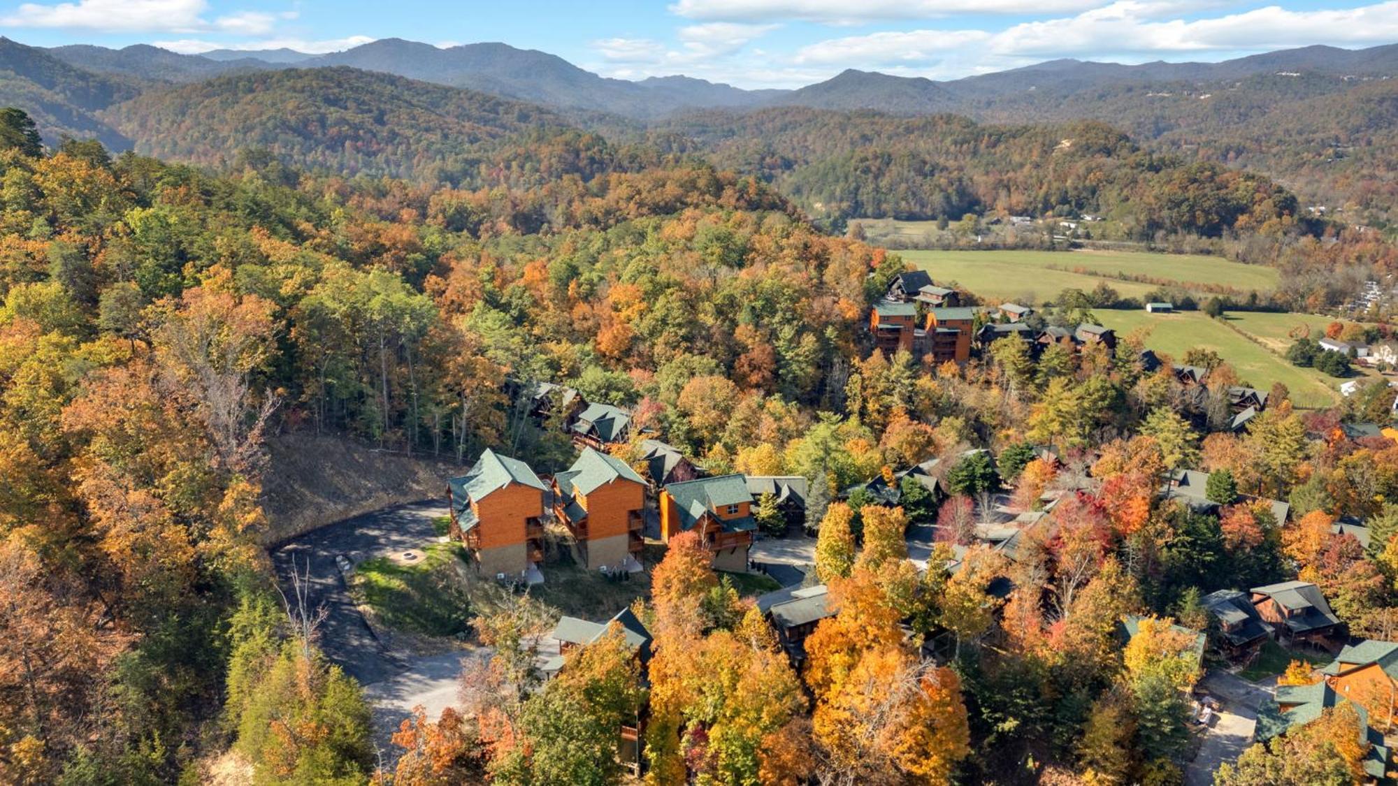 New Luxury Cabin With Indoor Pool, Hot Tub, & Theater Villa Pigeon Forge Kültér fotó